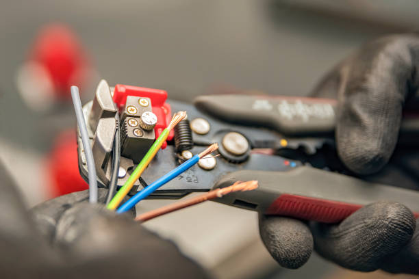 Best Licensed Electrician  in Emah, OK